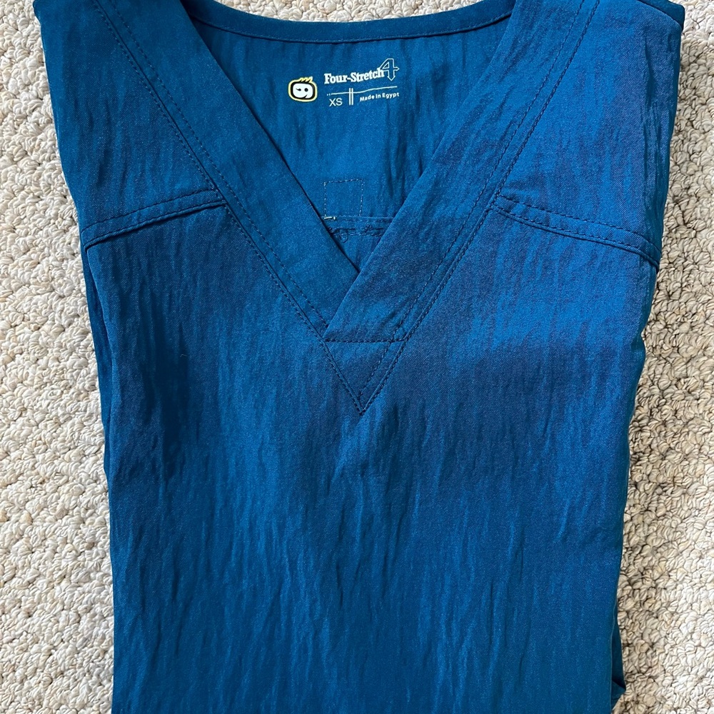 Wonder Wink V neck Women's teal scrub top XS